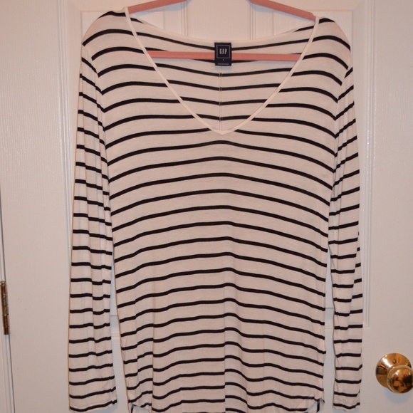 Black and White Stripe V Neck Top - Picture 1 of 3